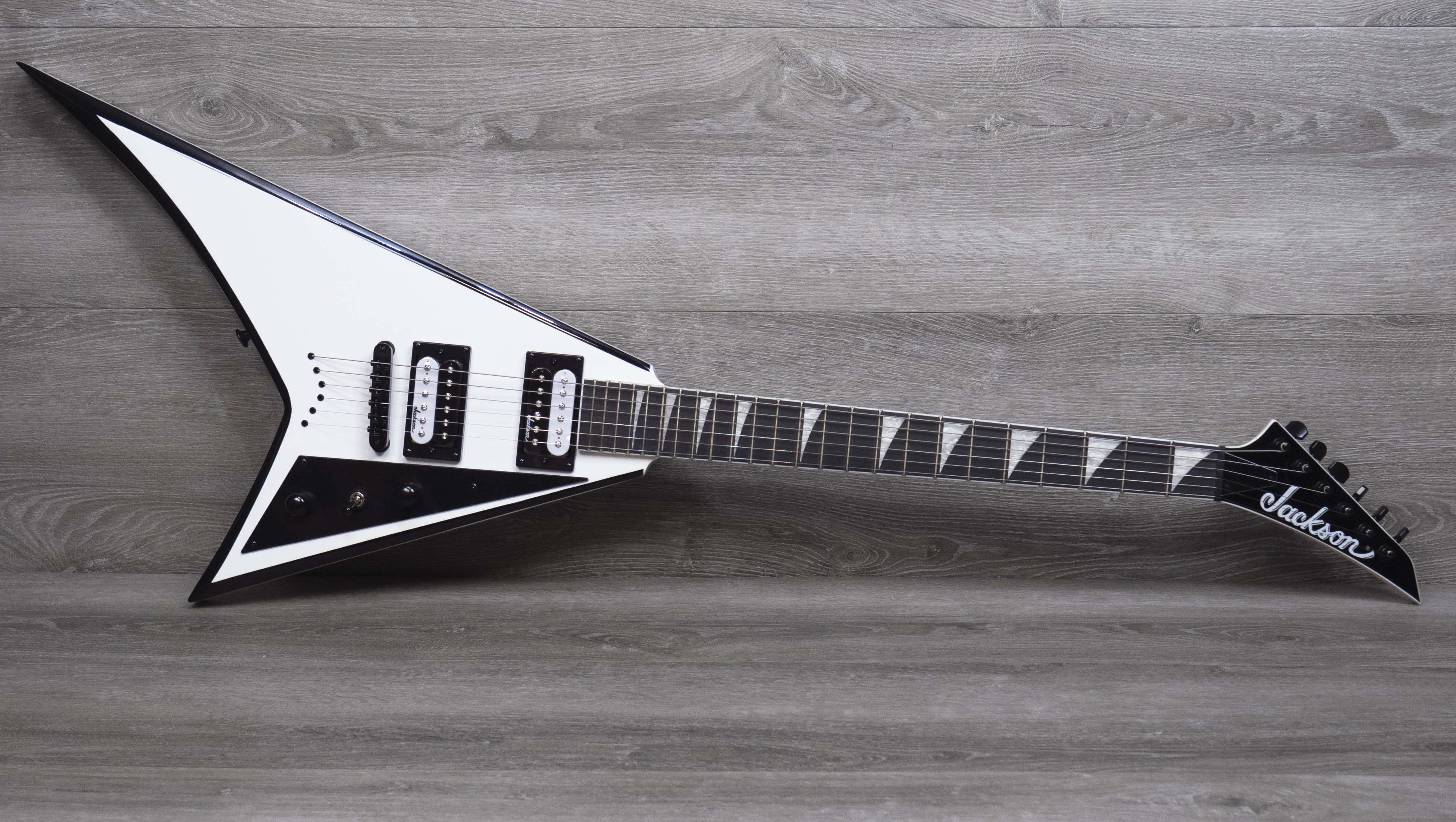 Jackson JS Series Rhoads JS32T, Amaranth Fingerboard, White with