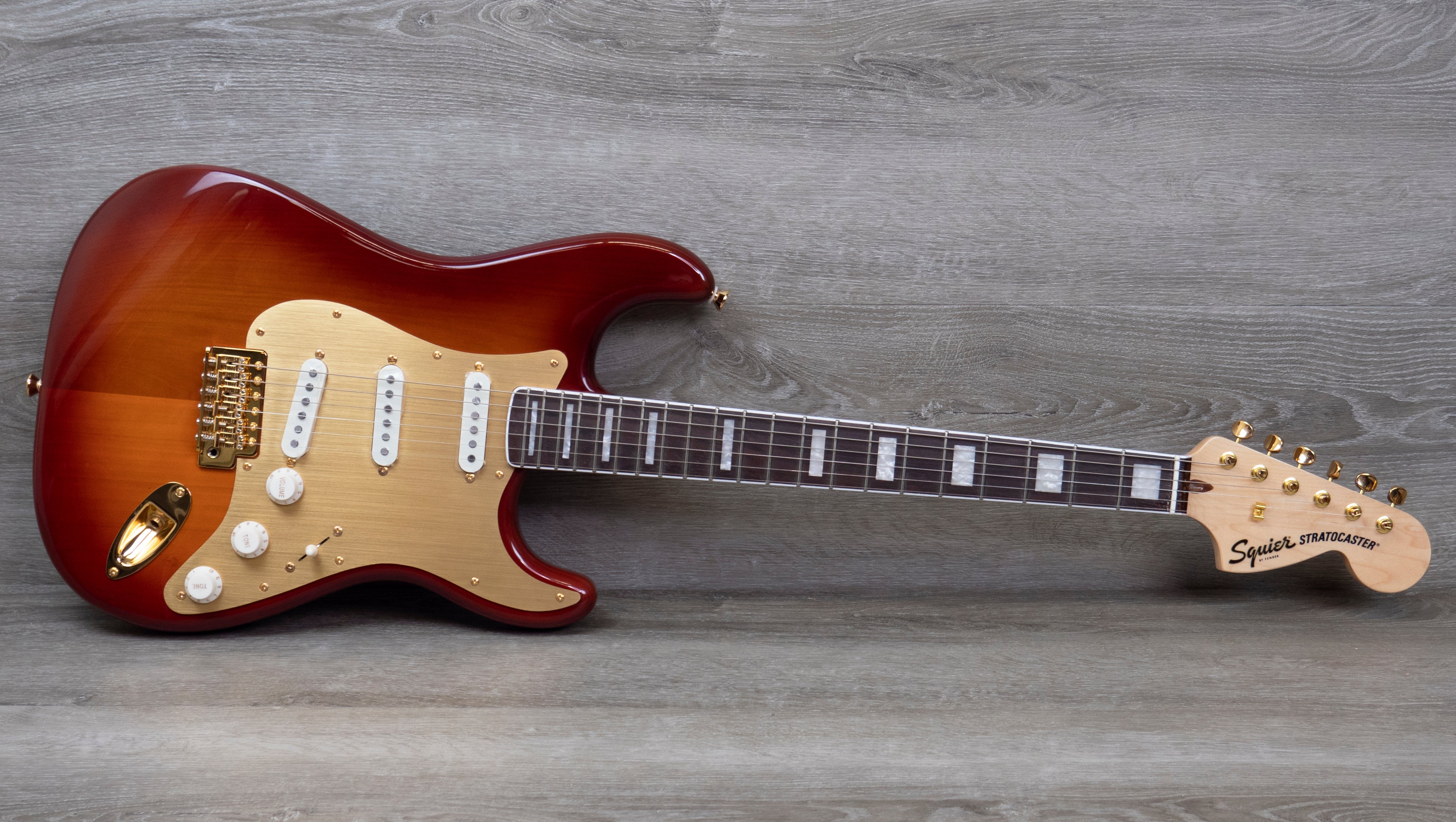 Squier 40th Anniversary Stratocaster, Gold Edition, Laurel