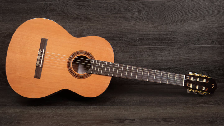 Guitarra clásica Córdoba C5, tapa de abeto macizo, color natural