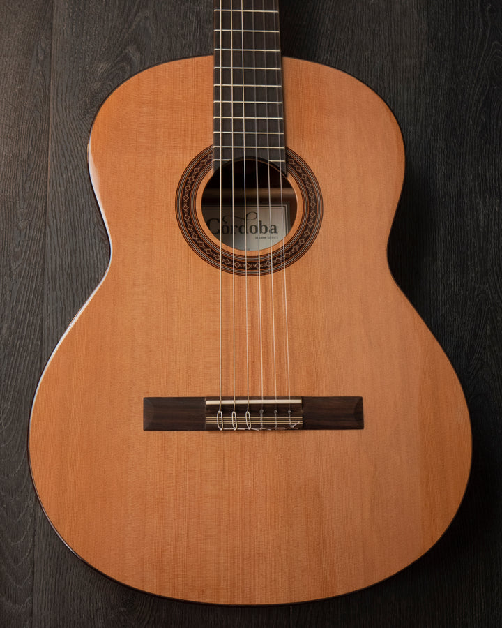 Guitarra clásica Córdoba C5, tapa de abeto macizo, color natural