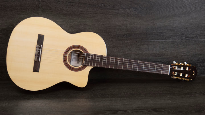 Guitarra electroclásica de edición limitada Cordoba C5-CET, tapa de abeto macizo, fondo y aros de arce veteado