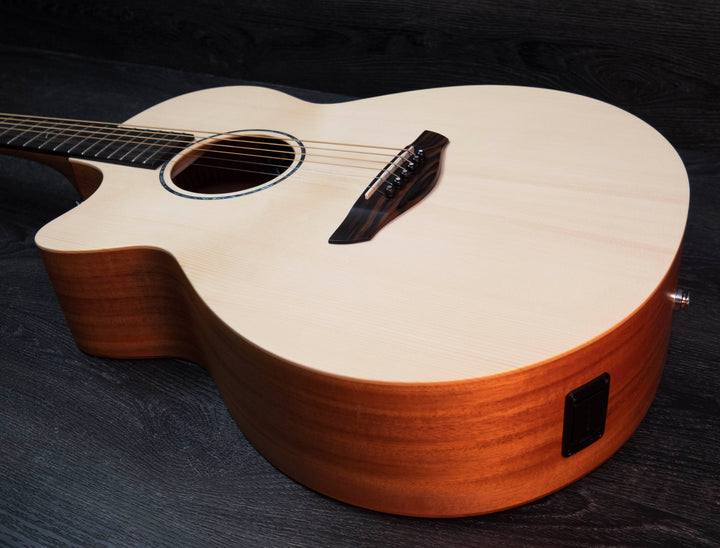 Faith Naked Venus Guitare électro-acoustique pour gaucher, entièrement en bois massif, table en épicéa d'Engelmann, dos en acajou d'Indonésie
