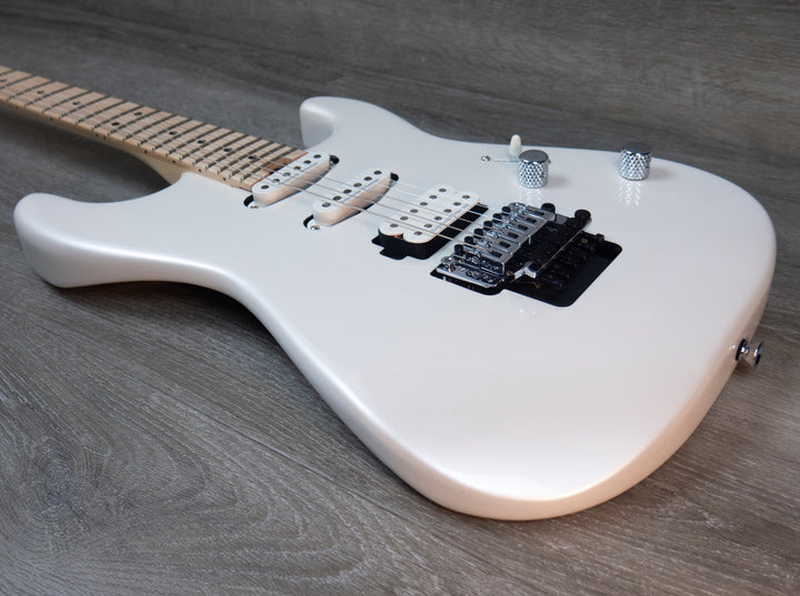 Charvel Pro-Mod San Dimas Style 1 HSS FR M, diapasón de arce, platino perlado