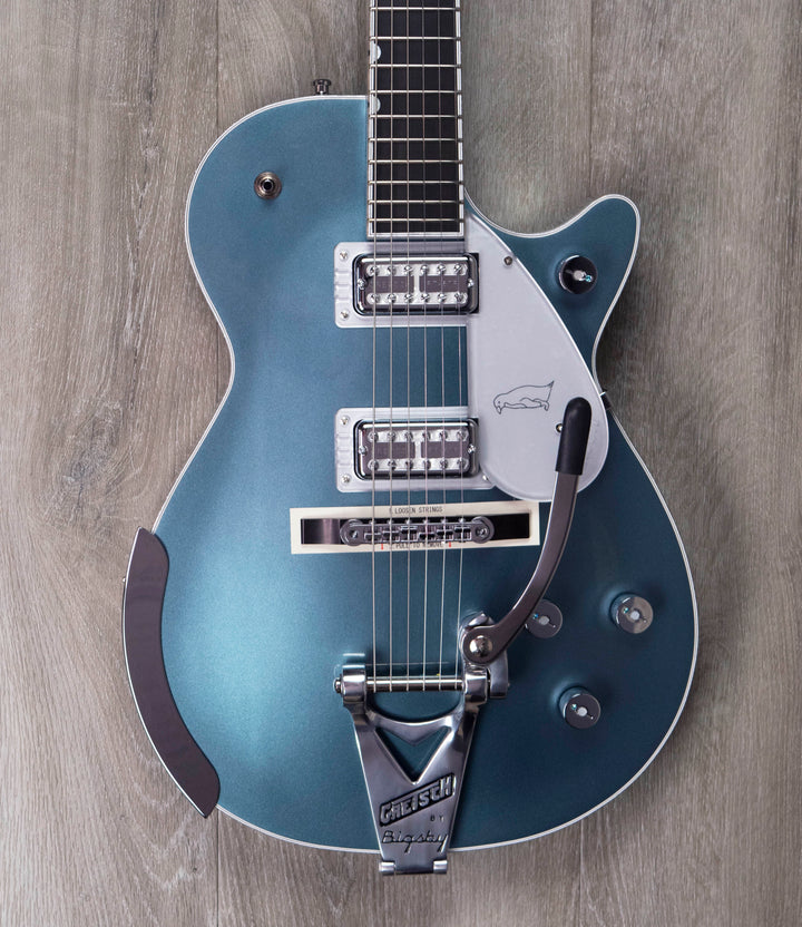 Guitarra Gretsch G6134T-140 LTD 140th Double Platinum Penguin de segunda mano con Bigsby con cuerdas a través, diapasón de ébano, platino piedra de dos tonos/platino puro