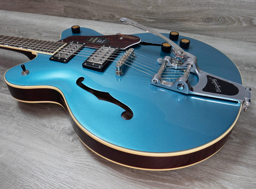 Gretsch G2622T Streamliner Center Block Double-Cut con Bigsby, diapasón de laurel, pastillas Broad'Tron BT-3S, azul ártico