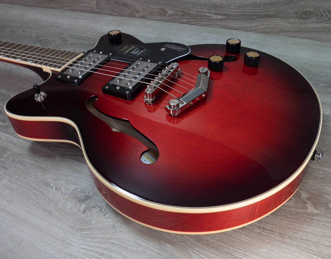 Gretsch G2655 Streamliner Center Block Jr. Double-Cut con V-Stoptail, diapasón de laurel, color rojo burdeos