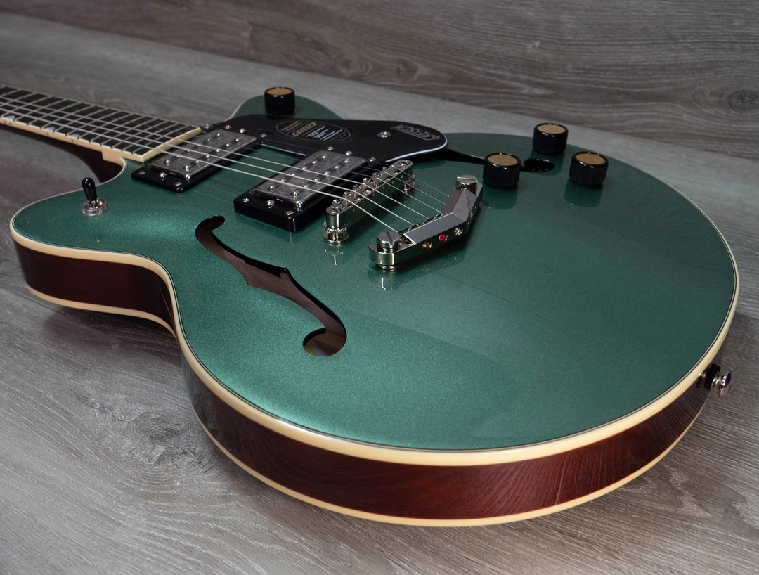 Gretsch G2655 Streamliner Center Block Jr. Double-Cut con V-Stoptail, diapasón de laurel, acero verde oliva