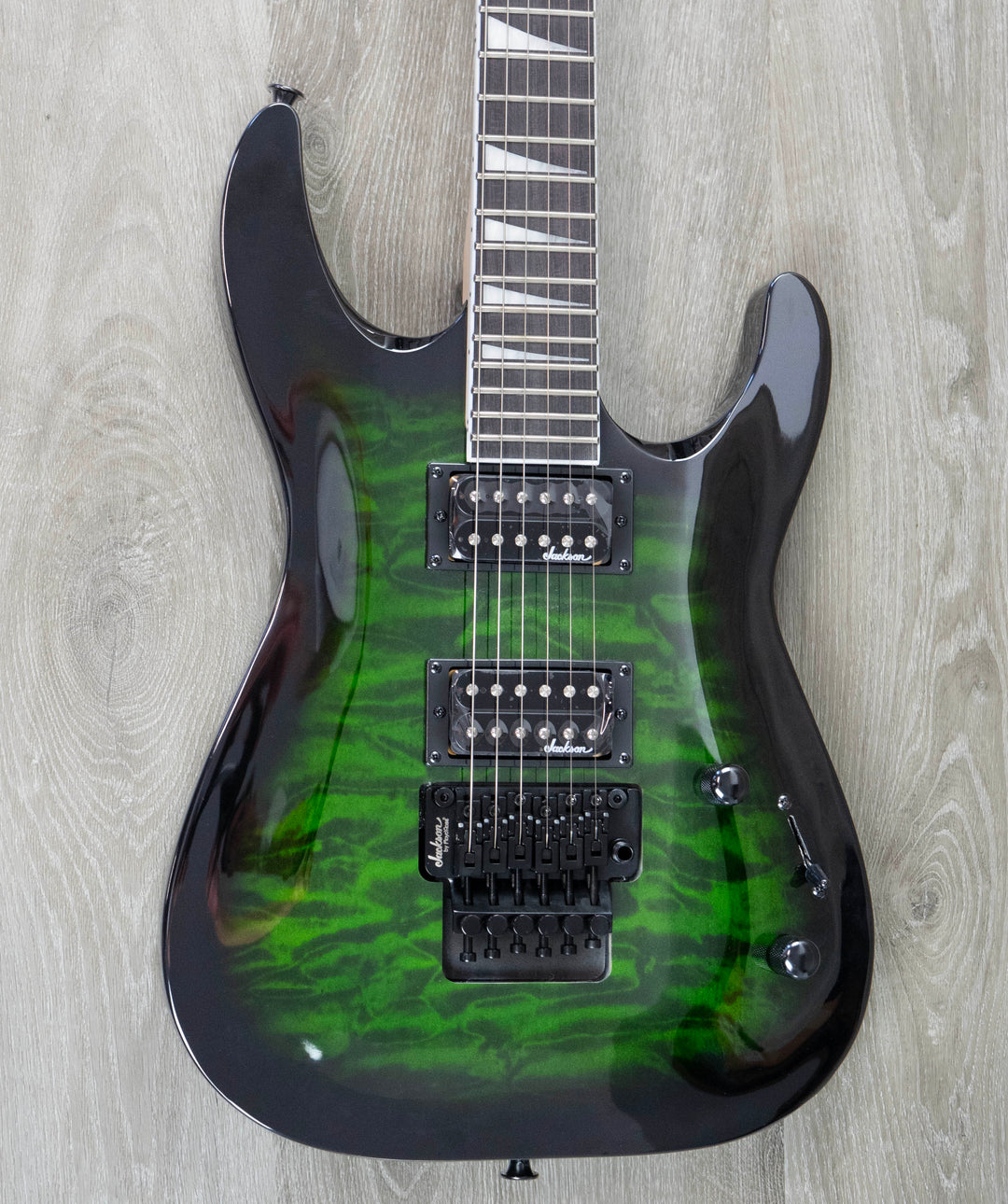 Jackson JS Series Dinky Arch Top JS32Q DKA, diapasón de amaranto, verde transparente