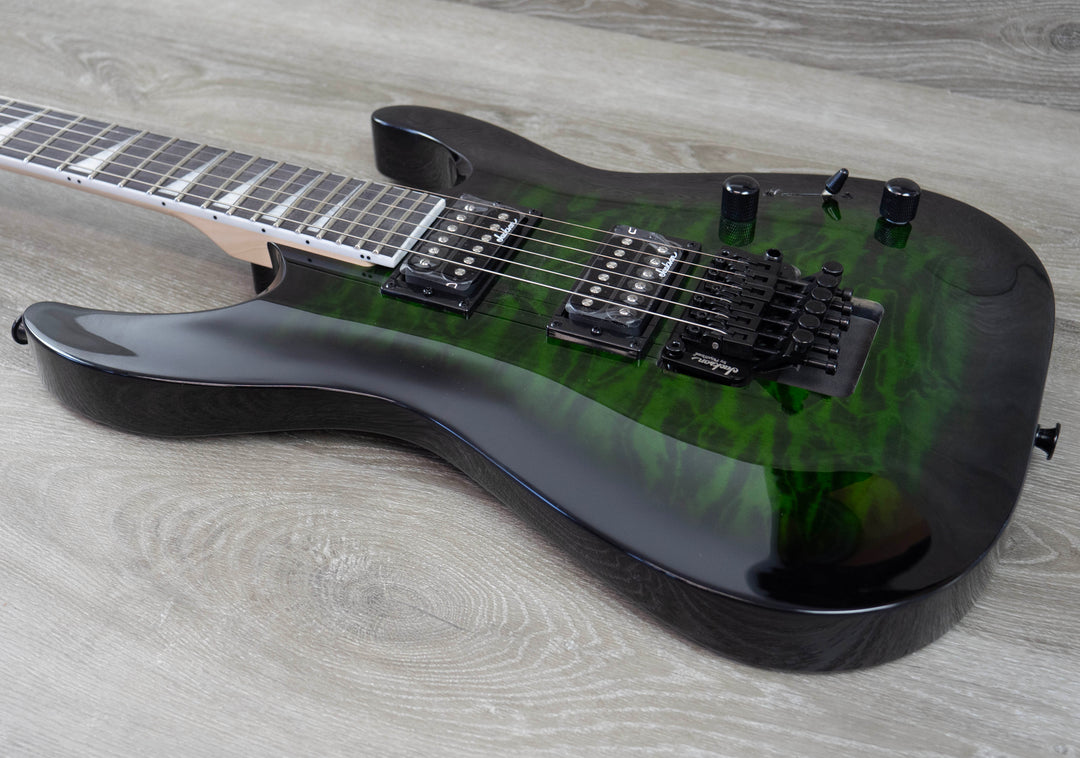 Jackson JS Series Dinky Arch Top JS32Q DKA, diapasón de amaranto, verde transparente