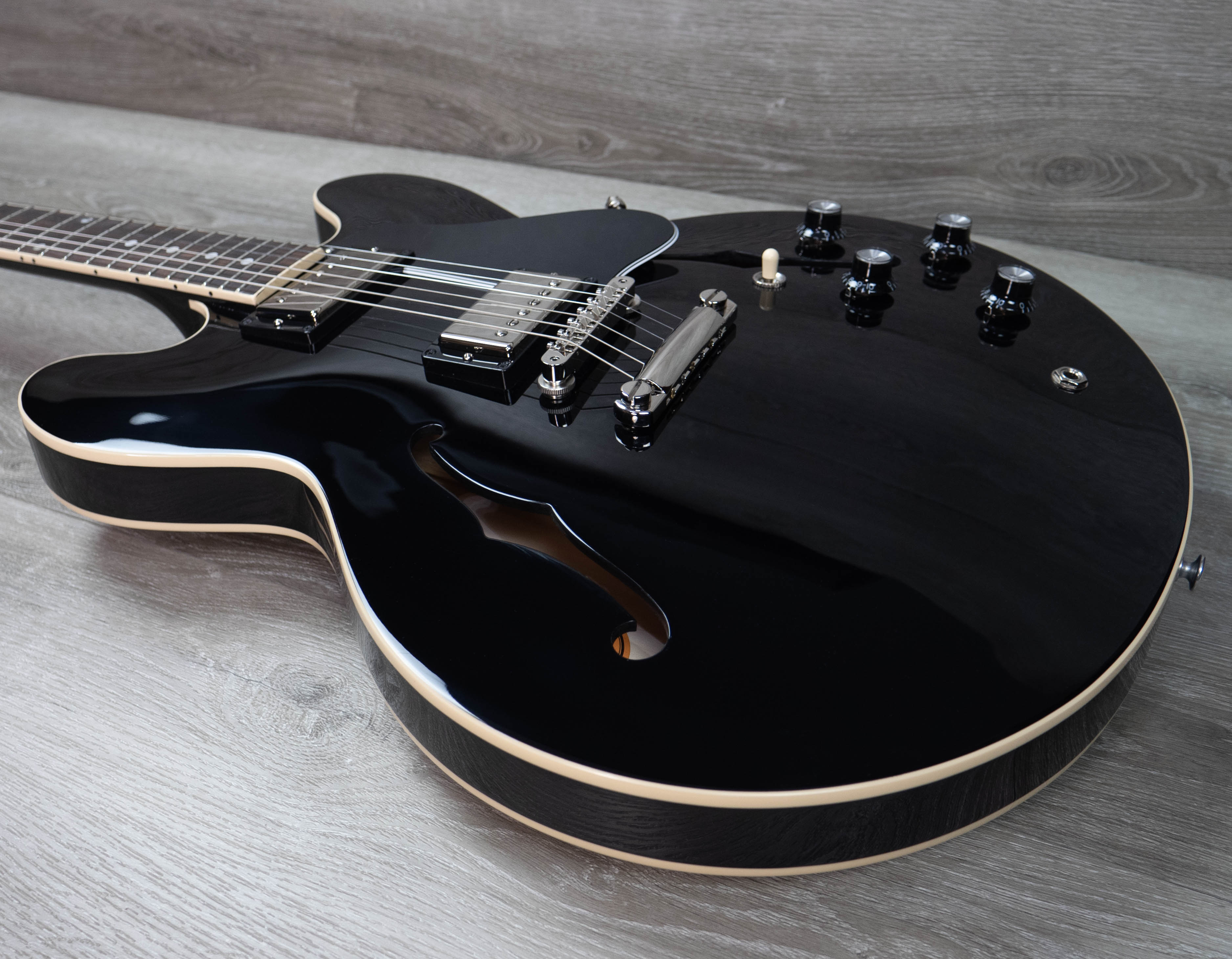 Gibson ES-335, Ebony #230030118 – A Strings