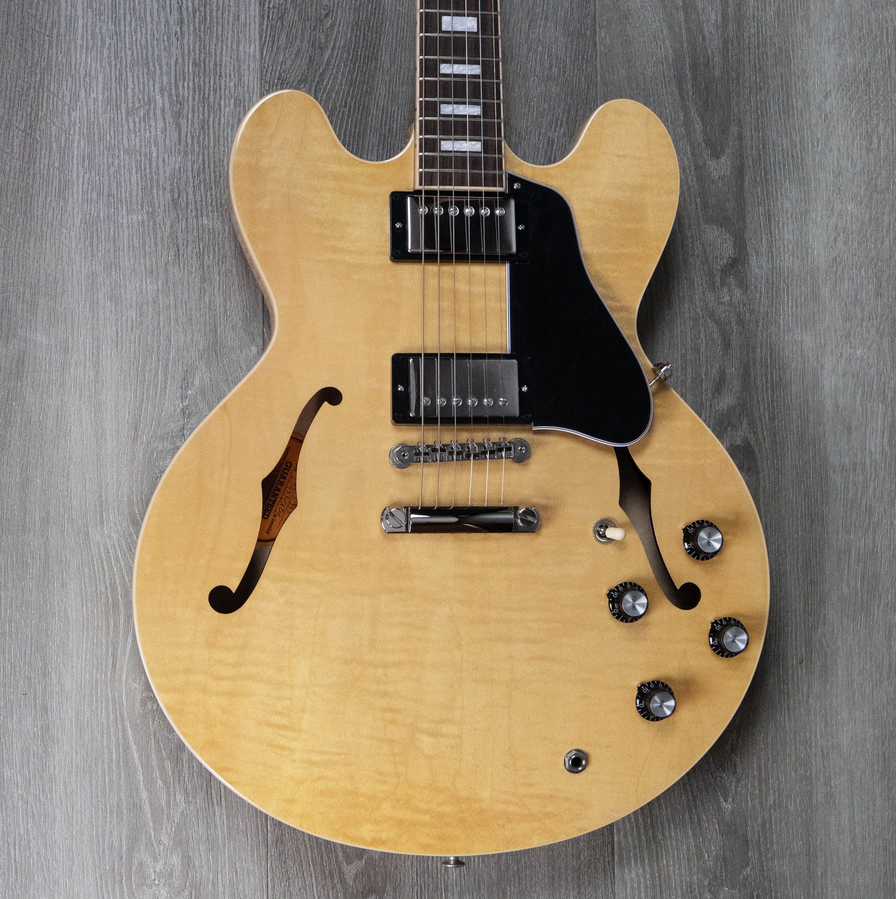 Gibson ES-335, Figured Antique Natural – A Strings