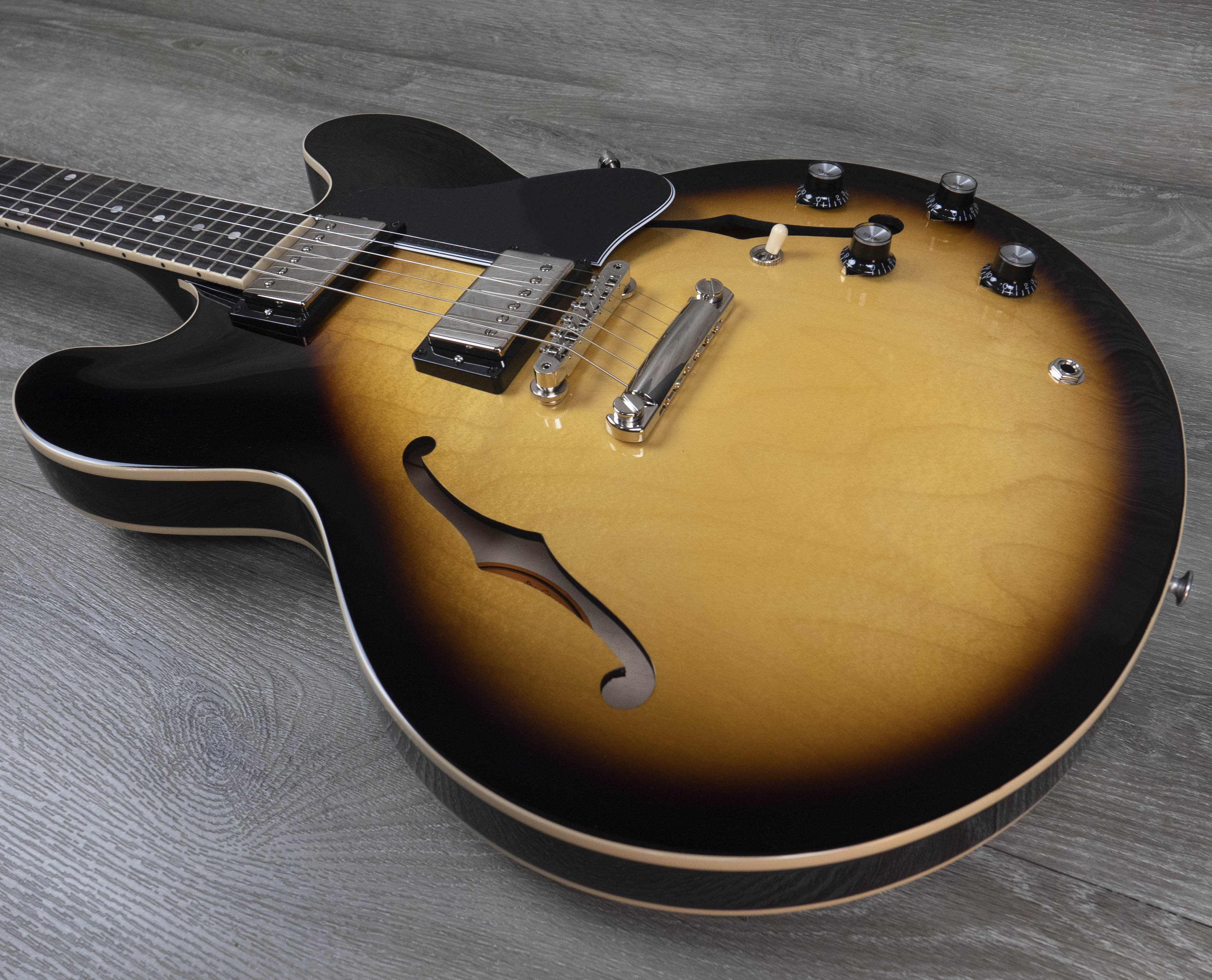 Gibson ES-335, Vintage Burst #221530072 – A Strings