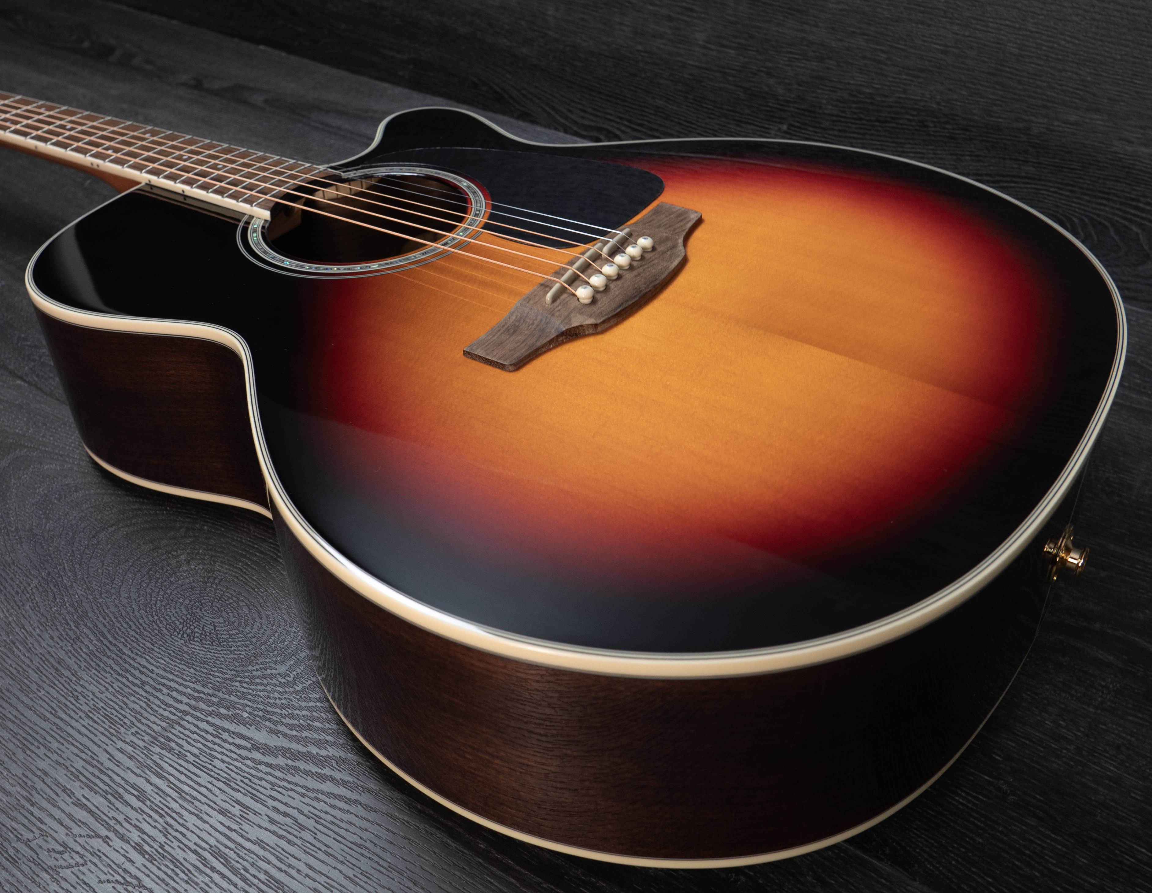 Takamine GN51CE-BSB NEX Cutaway, Sunburst Solid Spruce Top
