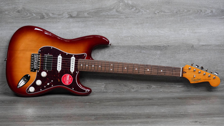 Squier Édition limitée Classic Vibe '60s Stratocaster HSS, touche en laurier, pickguard écaille de tortue, Sienna Sunburst 