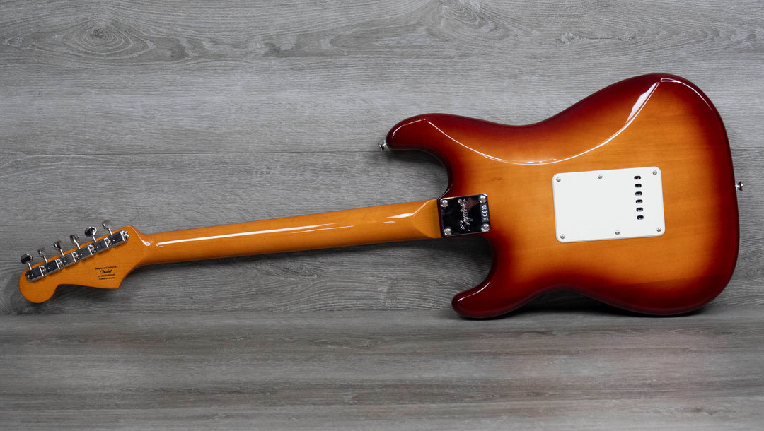 Squier Édition limitée Classic Vibe '60s Stratocaster HSS, touche en laurier, pickguard écaille de tortue, Sienna Sunburst 