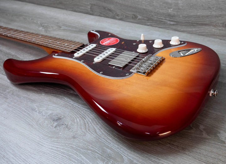 Squier Édition limitée Classic Vibe '60s Stratocaster HSS, touche en laurier, pickguard écaille de tortue, Sienna Sunburst 