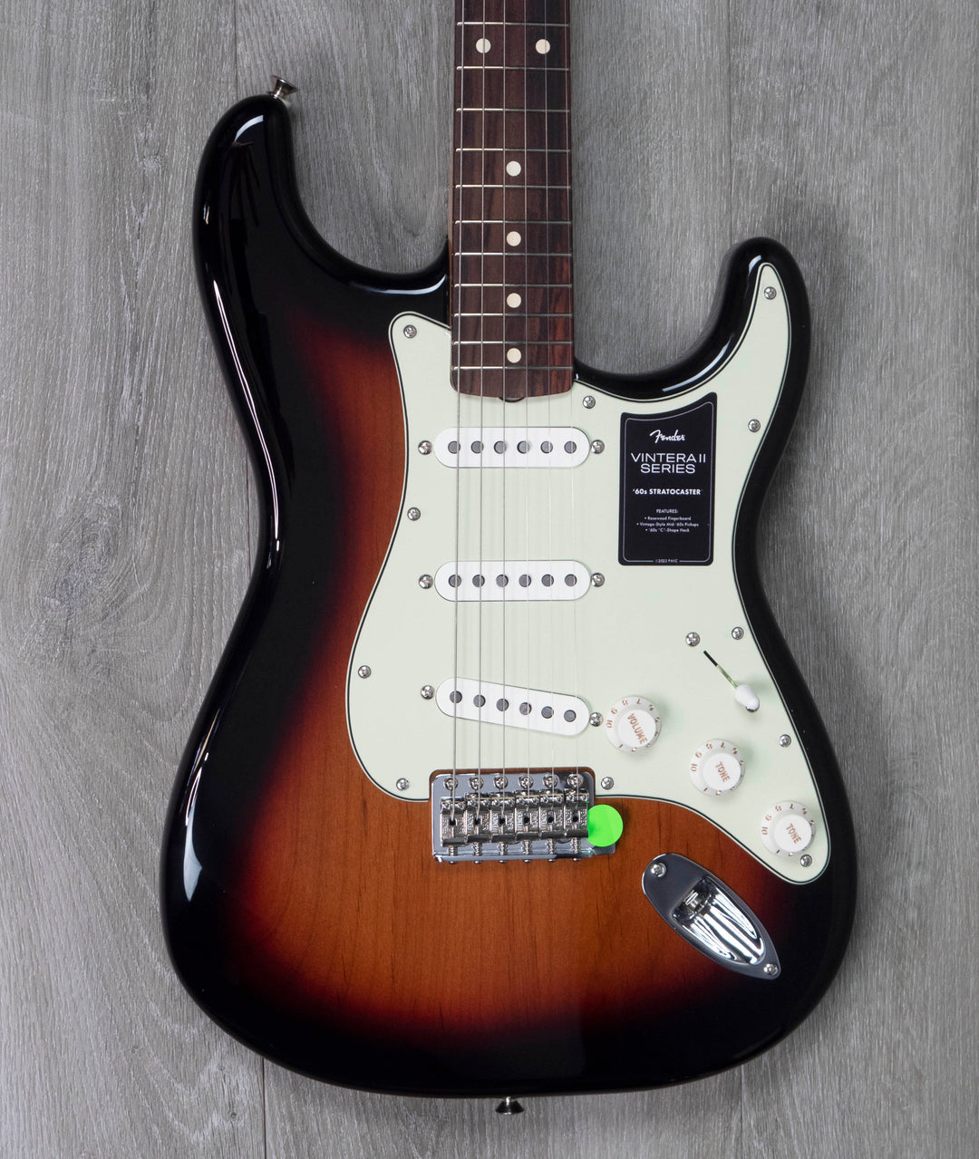 Fender Vintera II Stratocaster des années 60, 3 tons Sunburst