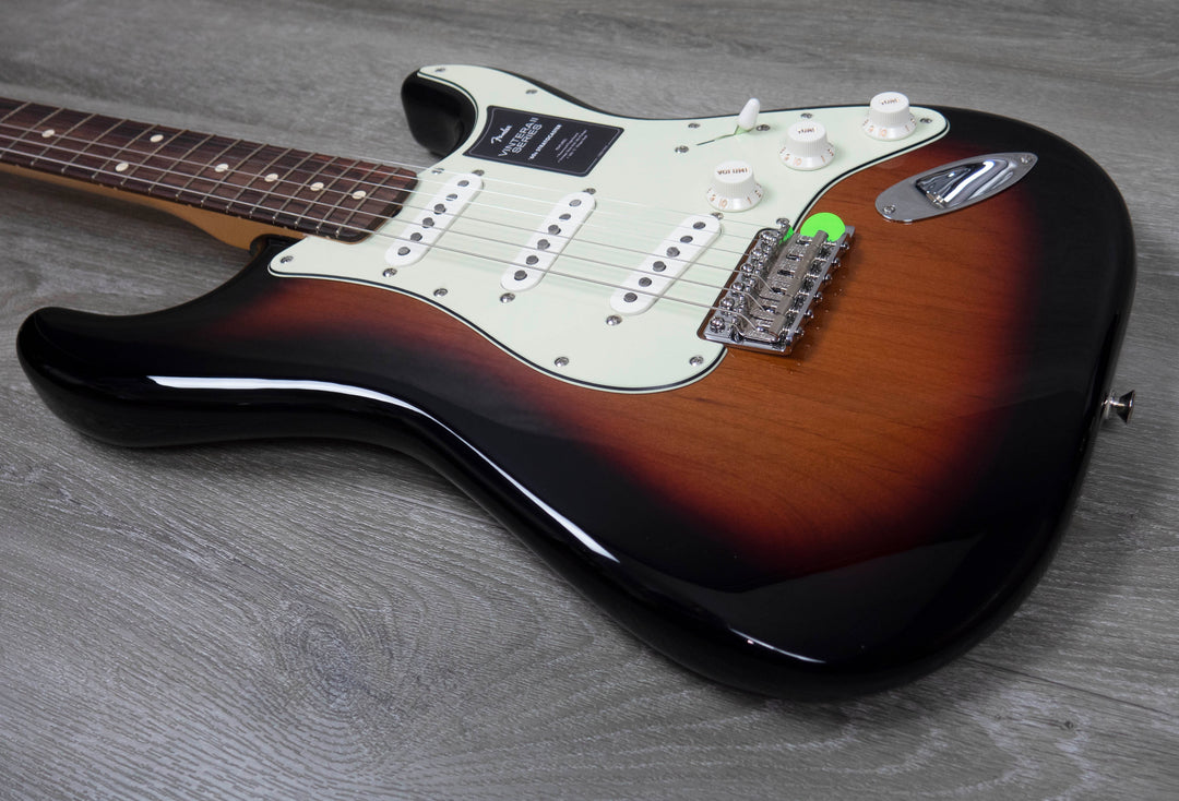 Fender Vintera II Stratocaster des années 60, 3 tons Sunburst