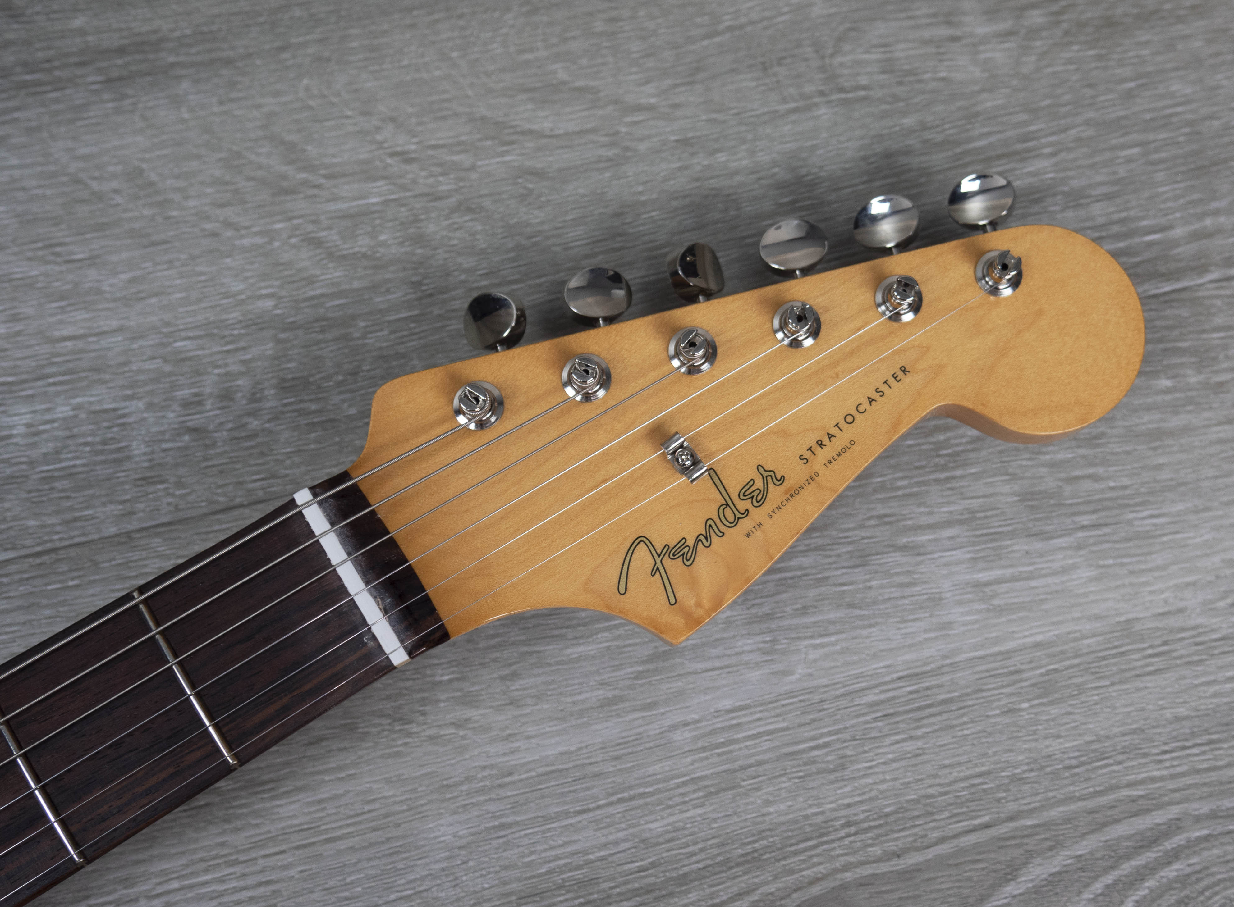 Fender Vintera II 60s Stratocaster, 3 Tone Sunburst – A Strings