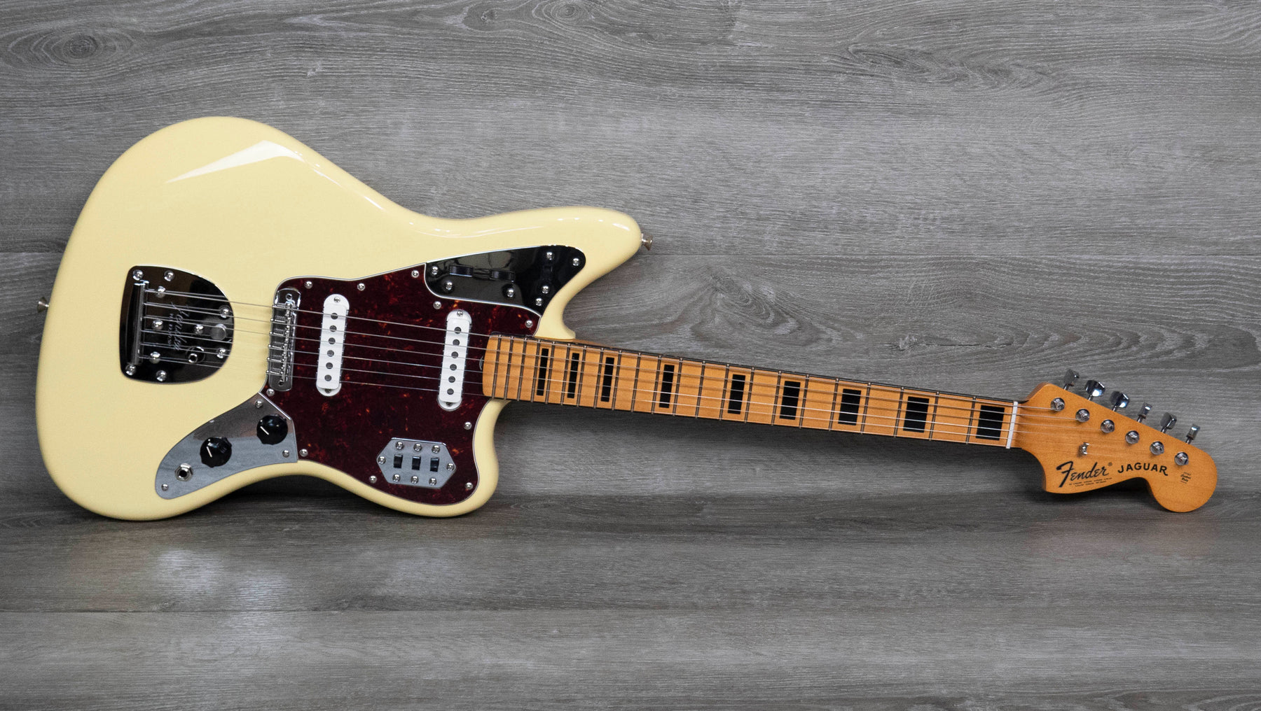 Fender Vintera II 70s Jaguar, Vintage White – A Strings
