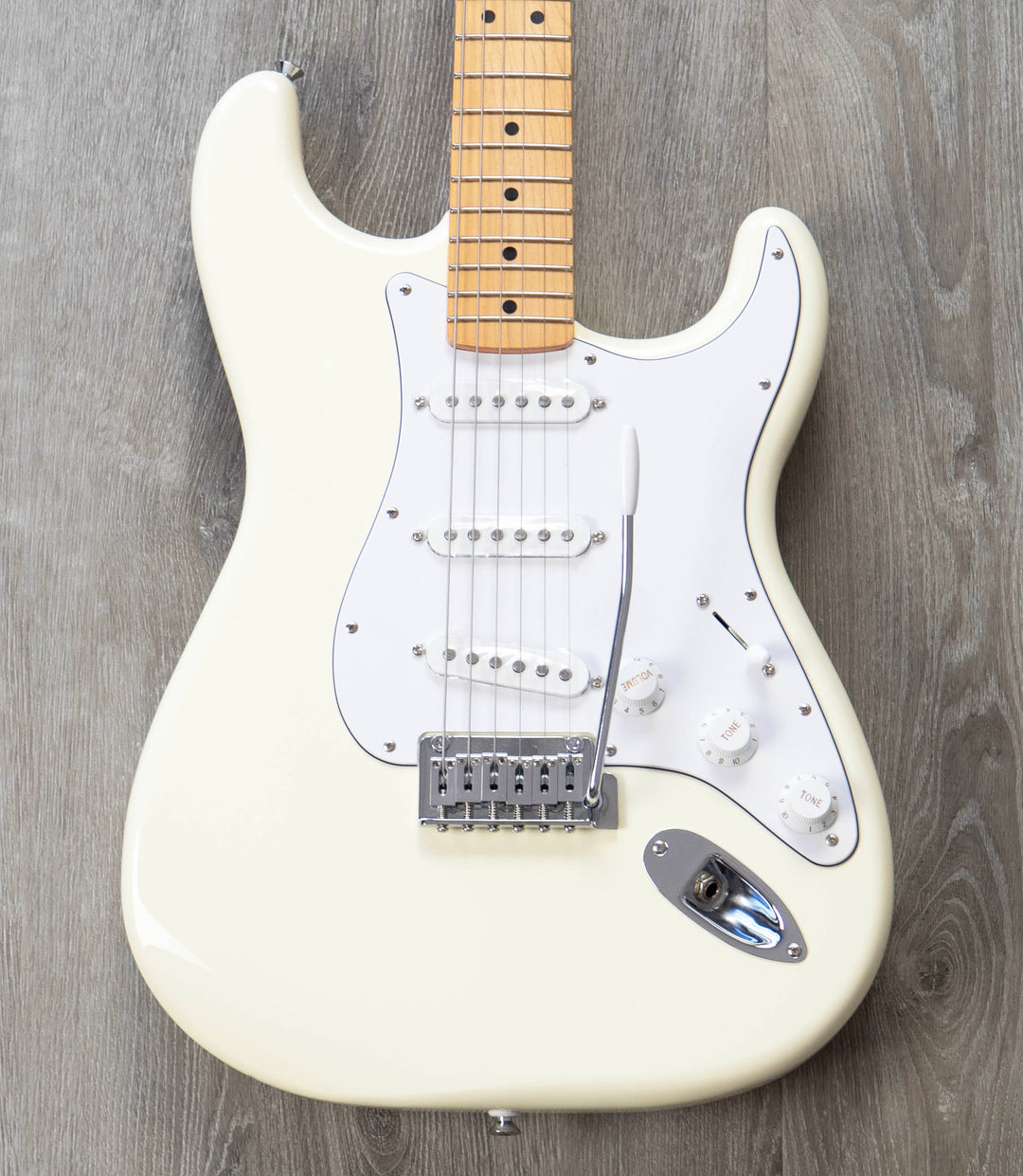 Pre-Owned Fender Standard Stratocaster, Maple Fingerboard, Olympic White