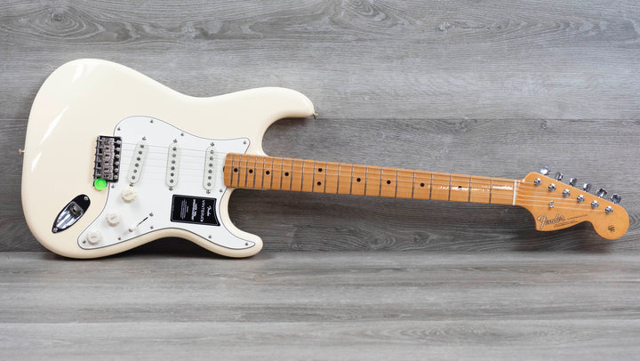 Fender Vintera III Late '60s Stratocaster, Maple Fingerboard, Olympic White