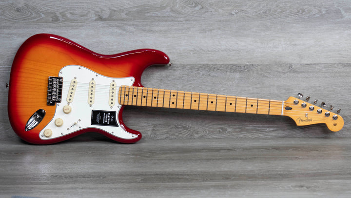 Fender Player II Stratocaster, touche en érable, finition cerisier vieilli
