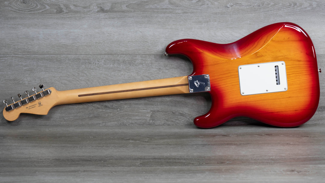 Fender Player II Stratocaster, touche en érable, finition cerisier vieilli