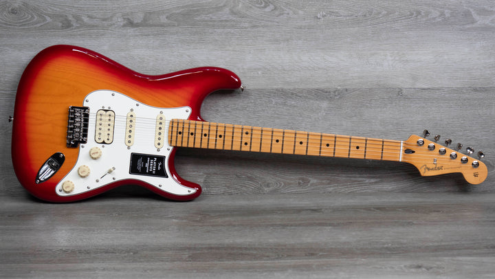 Fender Player II Stratocaster HSS, diapasón de arce, acabado Cherry Burst envejecido