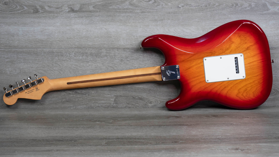 Fender Player II Stratocaster HSS, diapasón de arce, acabado Cherry Burst envejecido