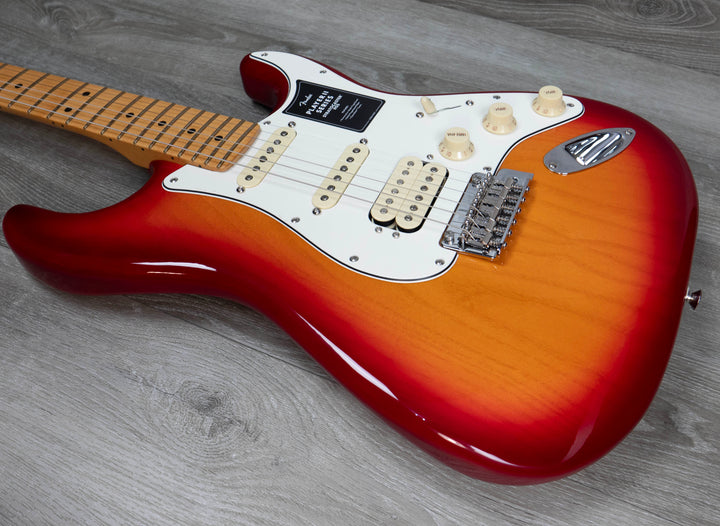 Fender Player II Stratocaster HSS, diapasón de arce, acabado Cherry Burst envejecido