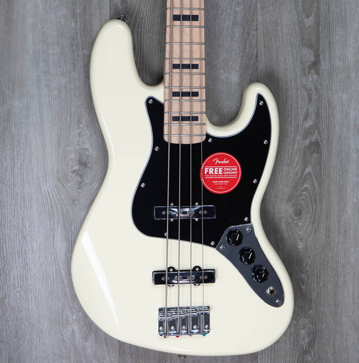 Bajo Squier Affinity Series Active Jazz, diapasón de arce, golpeador negro, blanco olímpico