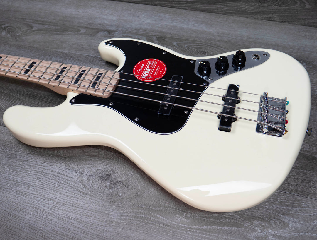 Bajo Squier Affinity Series Active Jazz, diapasón de arce, golpeador negro, blanco olímpico