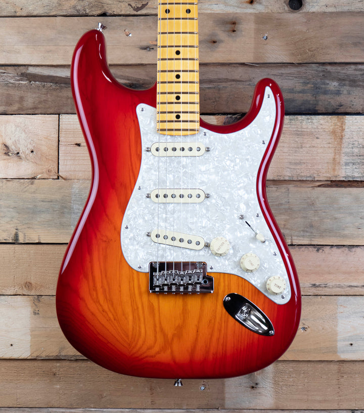 Fender American Professional Stratocaster, Maple Fingerboard, Aged Cherry Burst