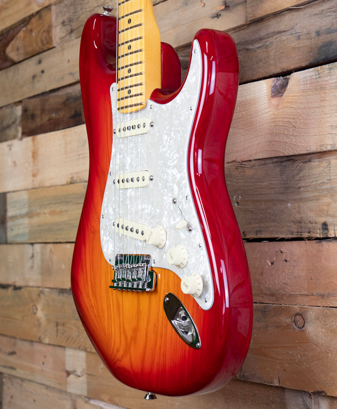 Fender American Professional Stratocaster, Maple Fingerboard, Aged Cherry Burst
