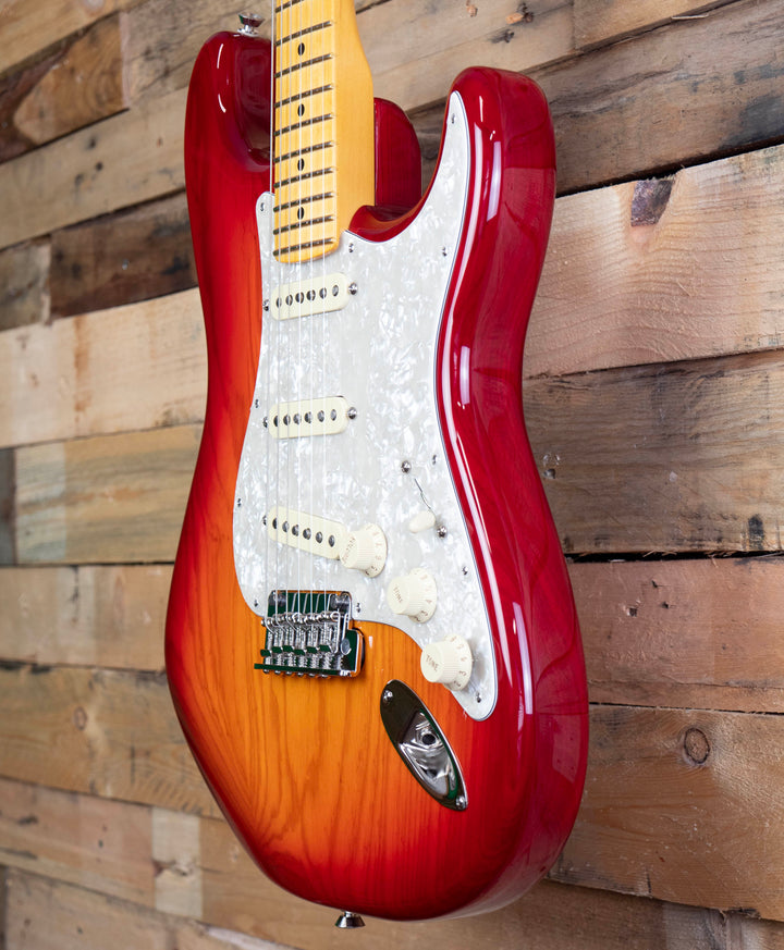 Fender American Professional Stratocaster, Maple Fingerboard, Aged Cherry Burst