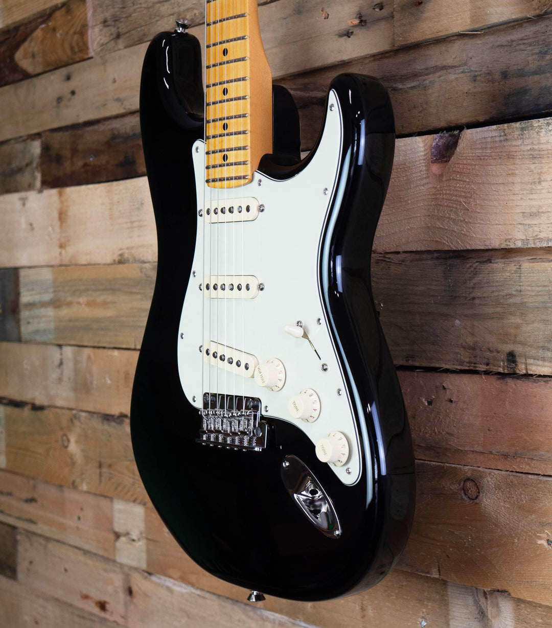Fender American Professional Stratocaster, Maple Fingerboard, Black