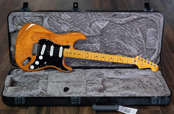 Fender American Professional Stratocaster, Maple Fingerboard, Natural