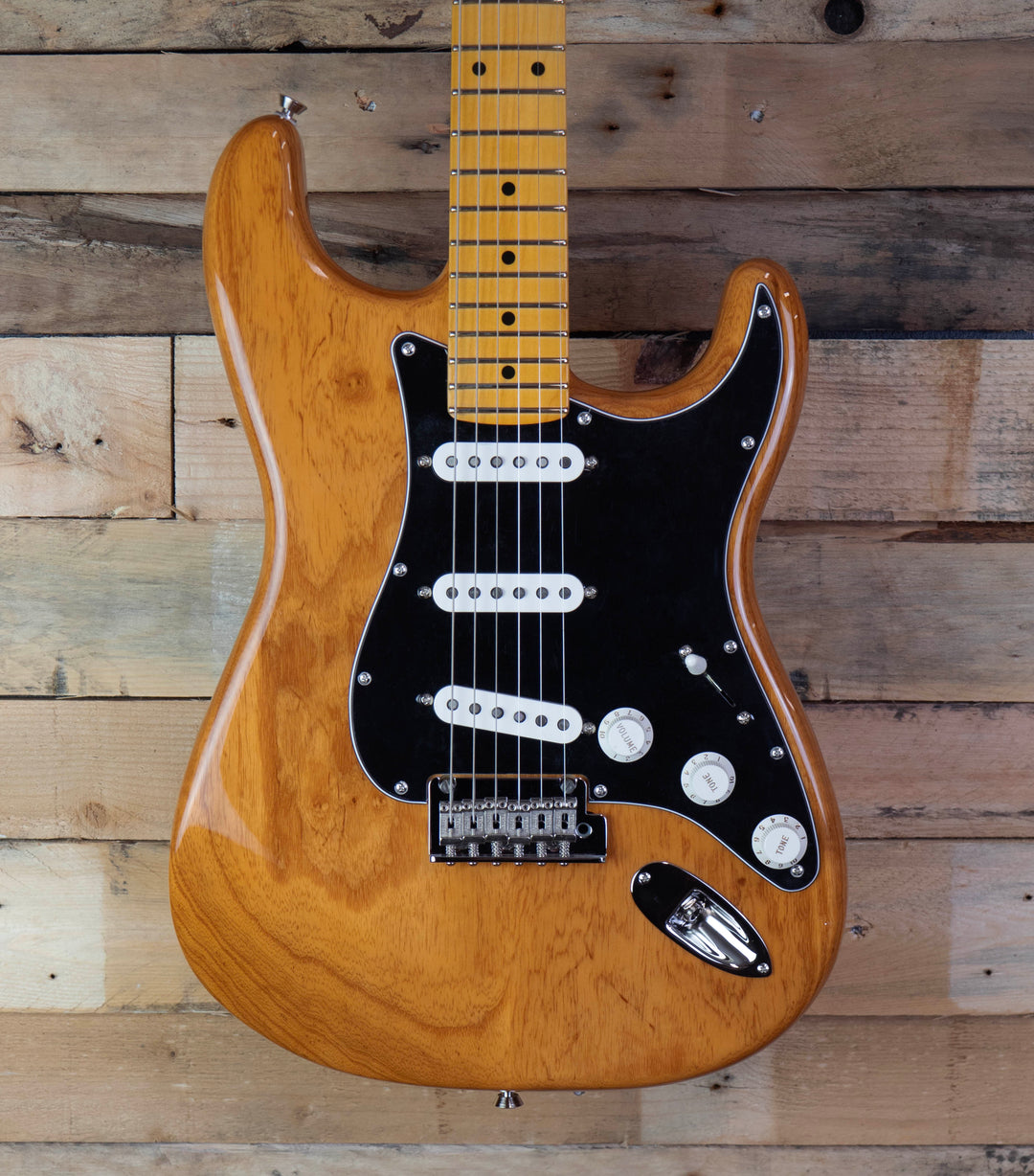Fender American Professional Stratocaster, Maple Fingerboard, Natural