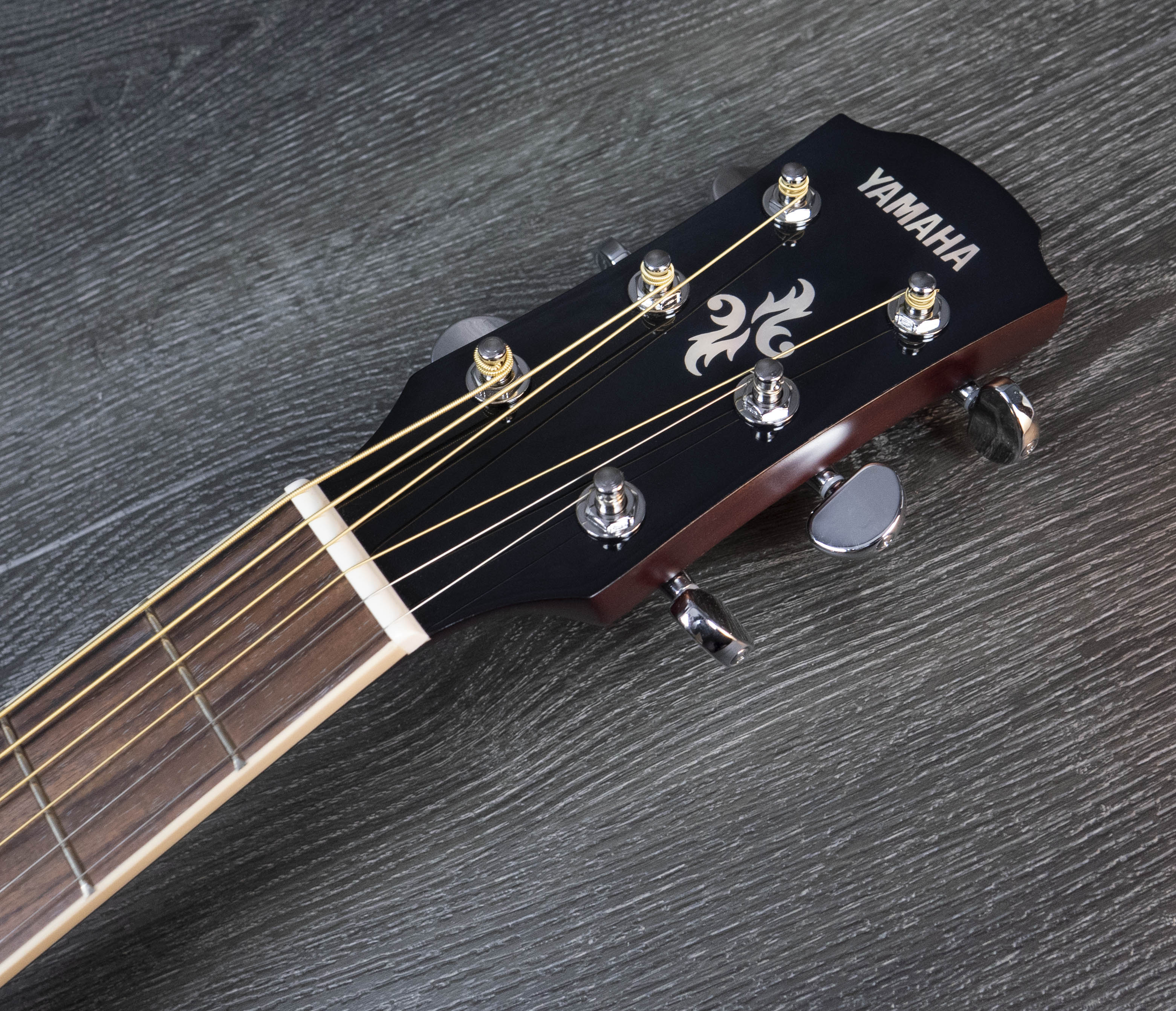 ヤマハ APX600 Guitarra electroacústica Yamaha APX600, color natural – A Strings