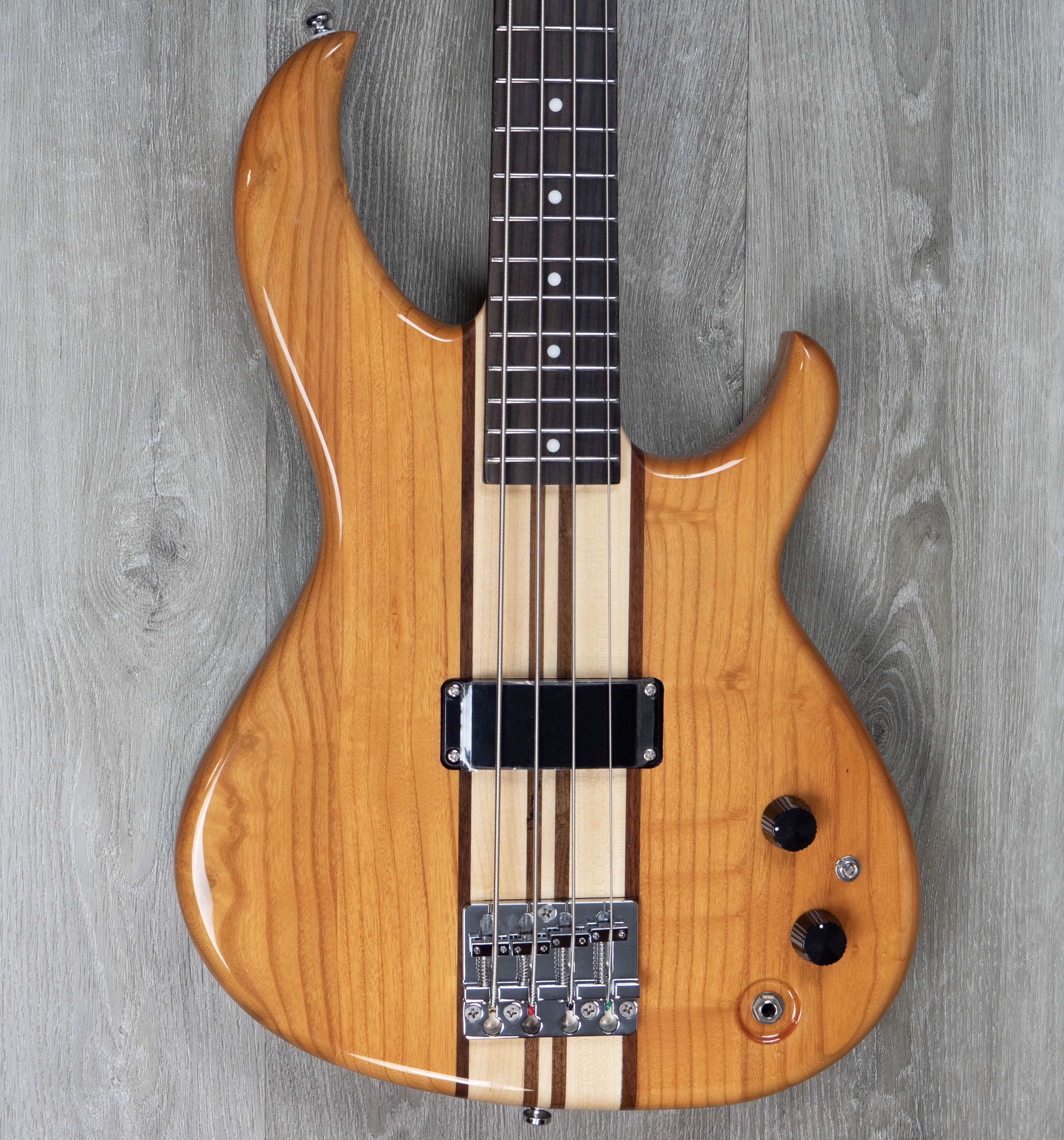 Aria Pro II SB-700, Oak – A Strings