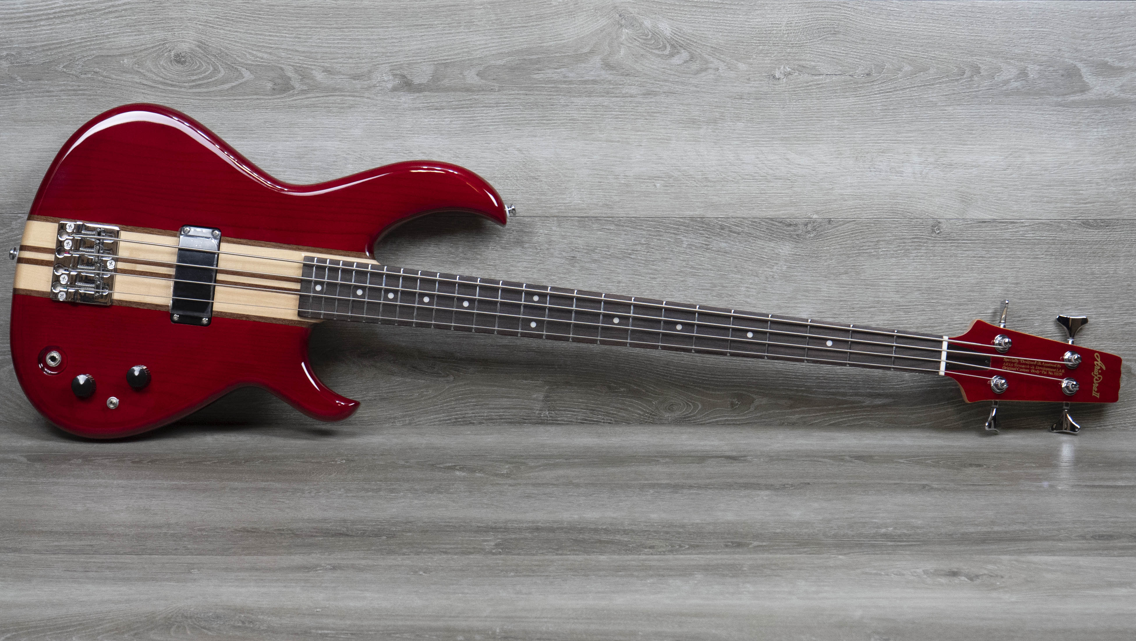 Aria Pro II SB-700, Paduak Red – A Strings