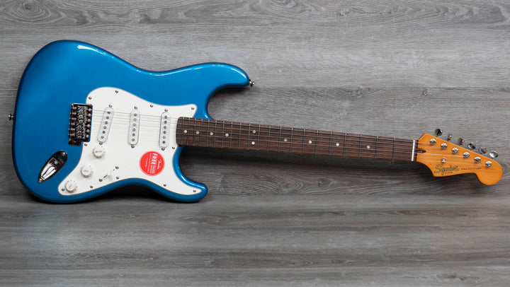 Squier Classic Vibe 60s Stratocaster, diapasón de laurel, azul Lake Placid