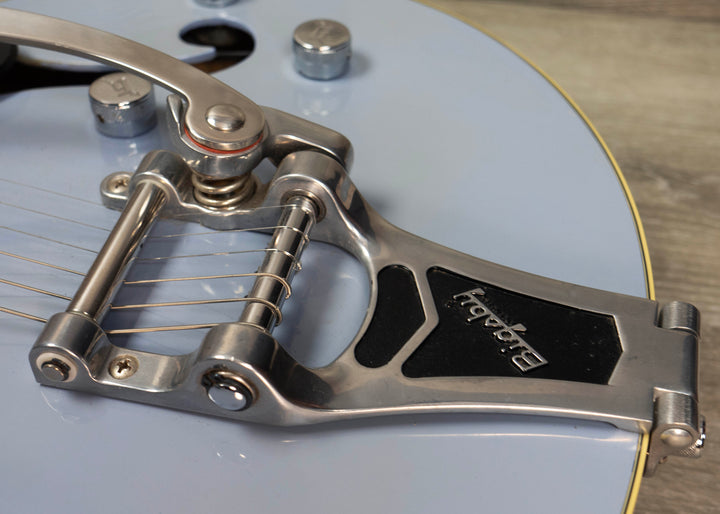 Guitarra eléctrica Gretsch G5422TG Electromatic Hollowbody Double Cut, Bigsby, Snow Crest White, de segunda mano