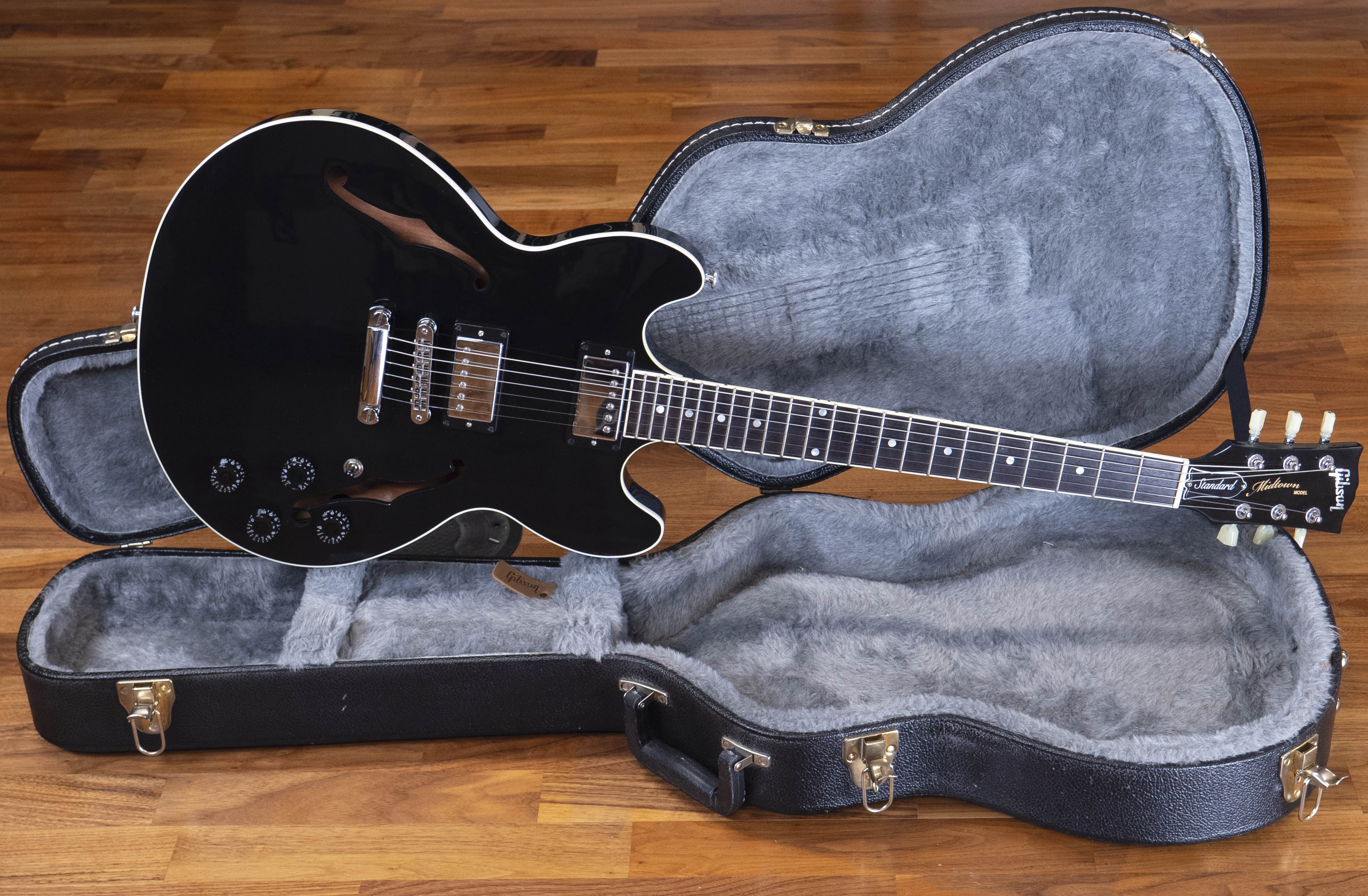 Pre-Owned Gibson Midtown Standard, Ebony – A Strings