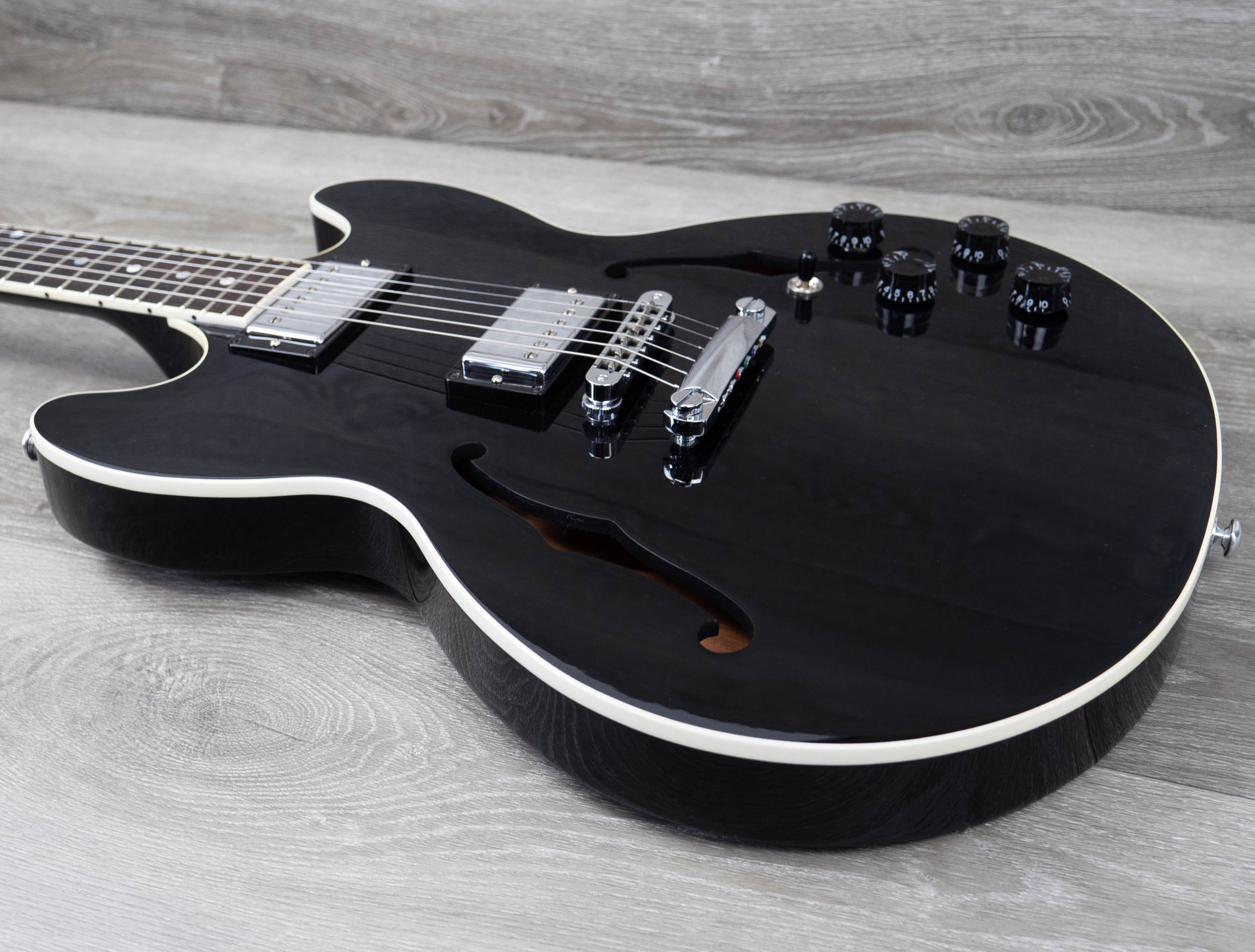 Pre-Owned Gibson Midtown Standard, Ebony – A Strings