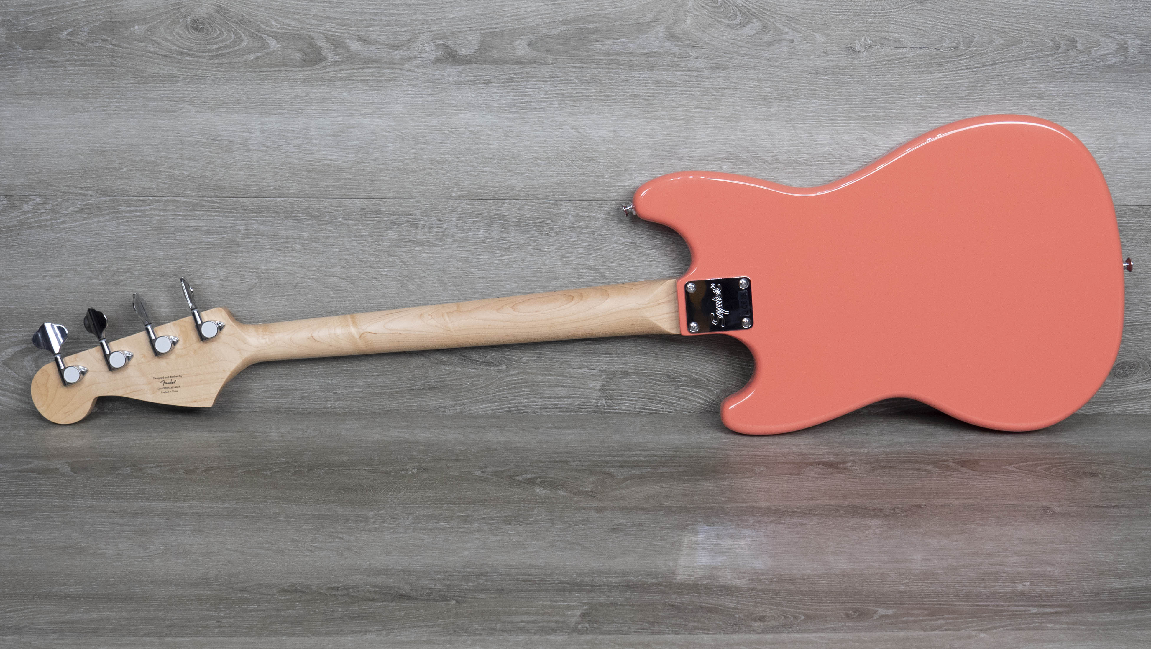 Squier Sonic Bronco Bass, Maple Fingerboard, White Pickguard