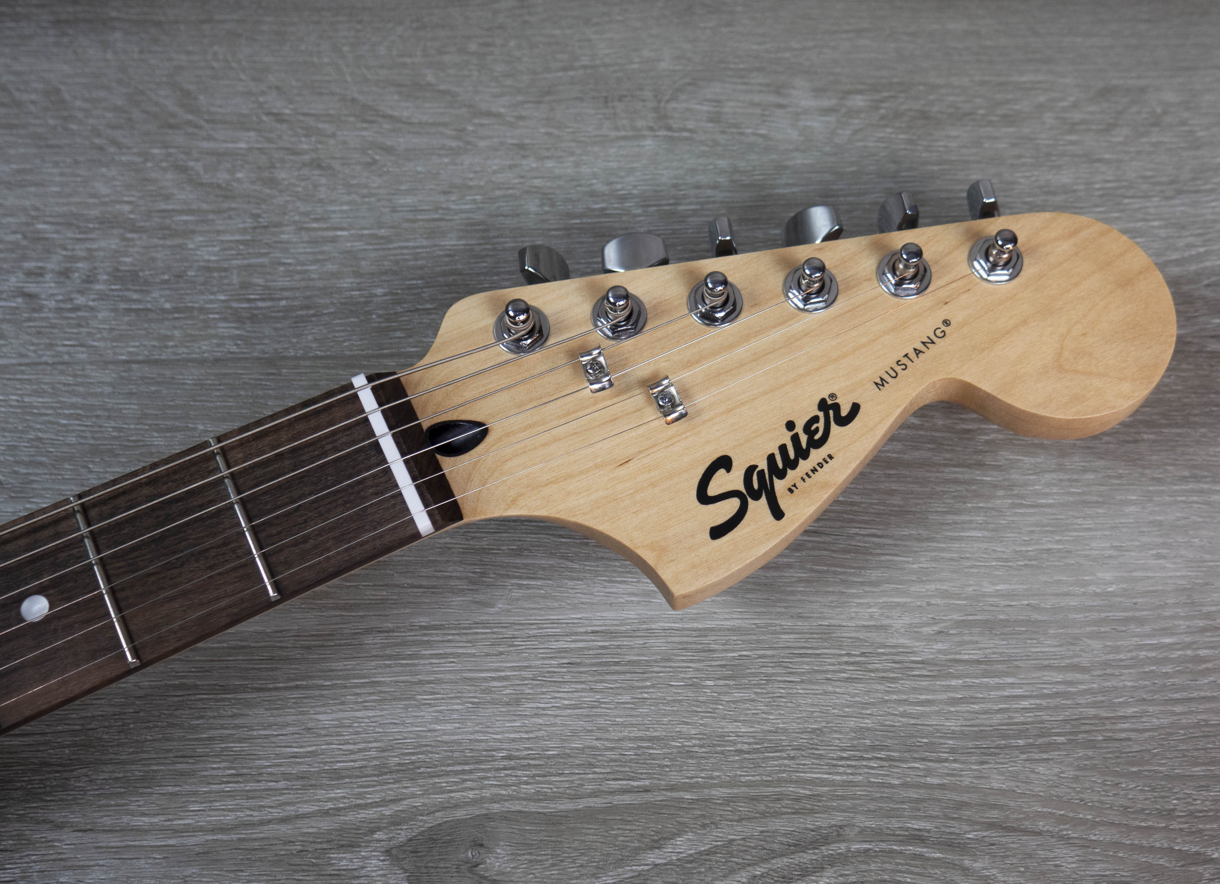 Squier Sonic Mustang HH, Laurel Fingerboard, Black Pickguard