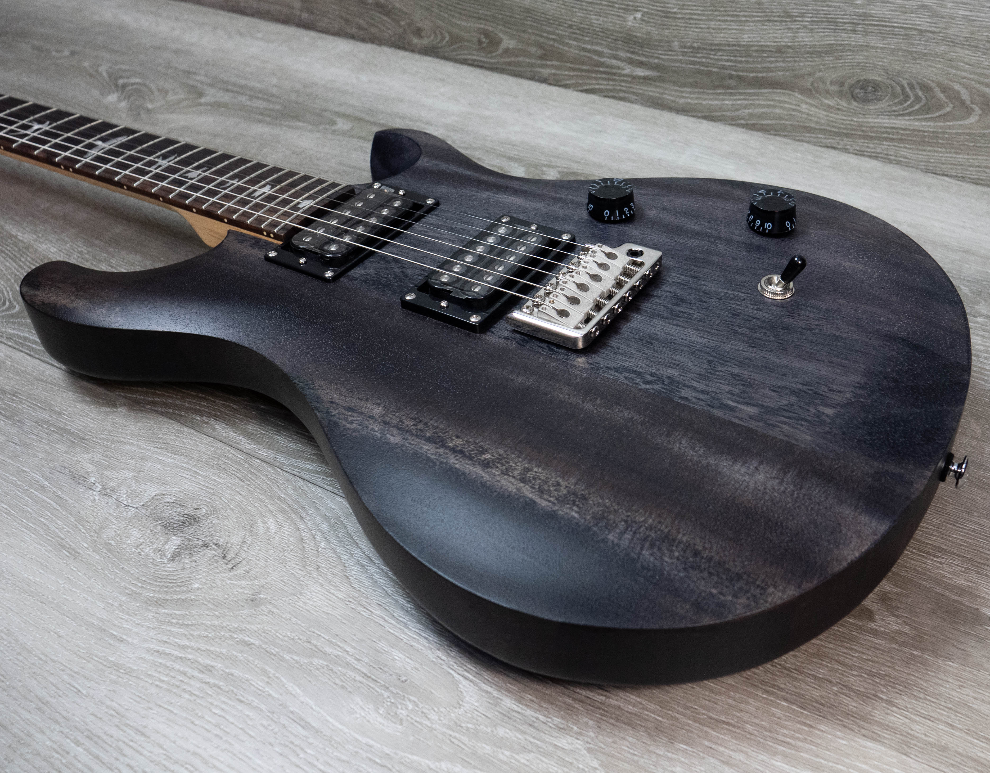 【美品】PRS SE CE 24 Standard Satin Charcoal PRS SE CE 24 Standard Satin (Charcoal) — Tom Lee Music