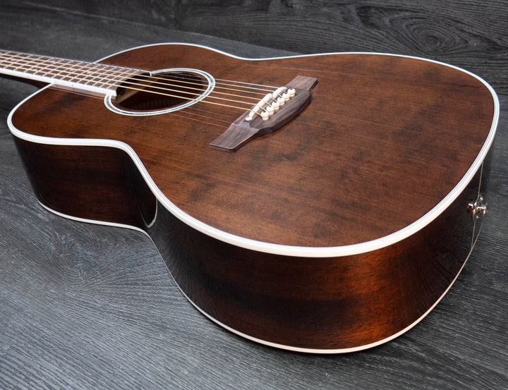 Takamine CP3NY-ML Pro Series New Yorker, Solid Cedar Top, Sapele Back & Sides